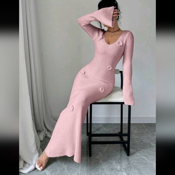 Women's V-Neck 3D Floral Embellished Fishtail Hem Elegant Sweater - Picture 3 of 5